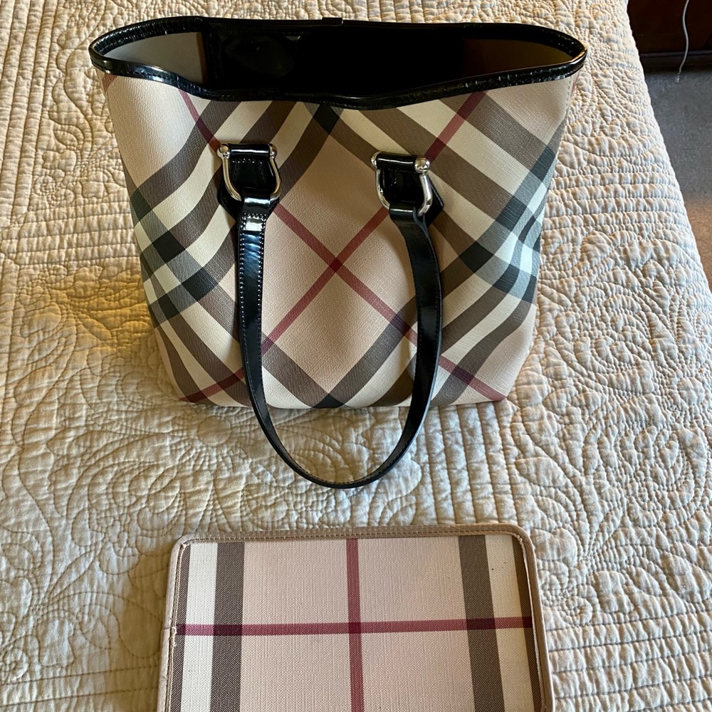 Burberry Beige Nova Check Tote with Black Trim and Red Accents - Picture 3 of 13